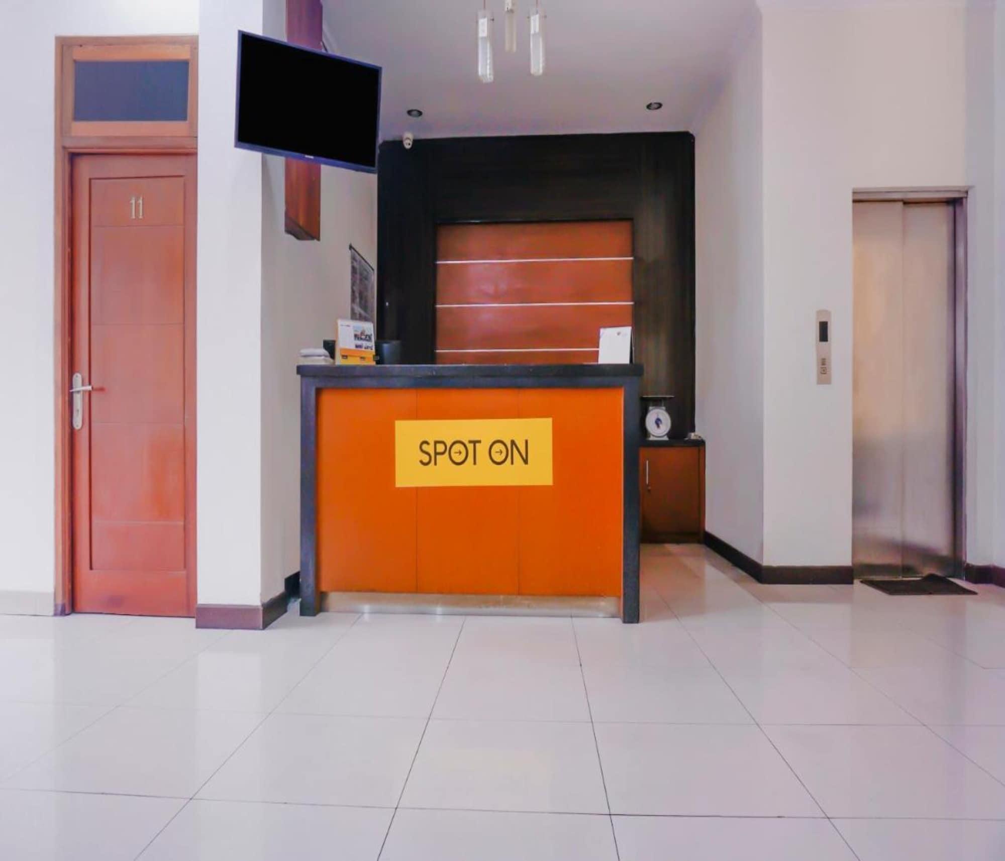 Hotel Oyo 2357 Syariah Grand Raudhah Jakarta Exterior foto