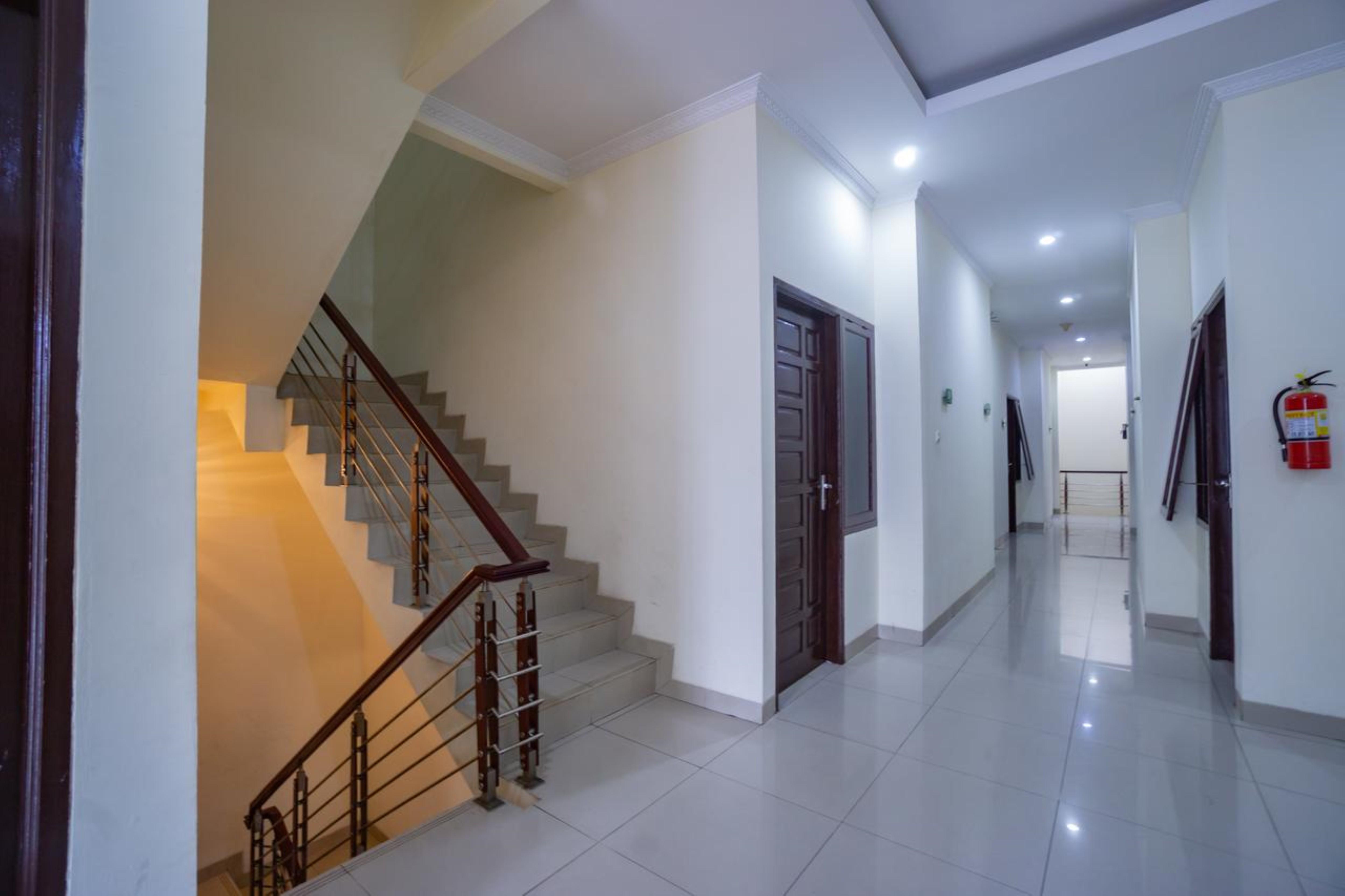 Hotel Oyo 2357 Syariah Grand Raudhah Jakarta Exterior foto