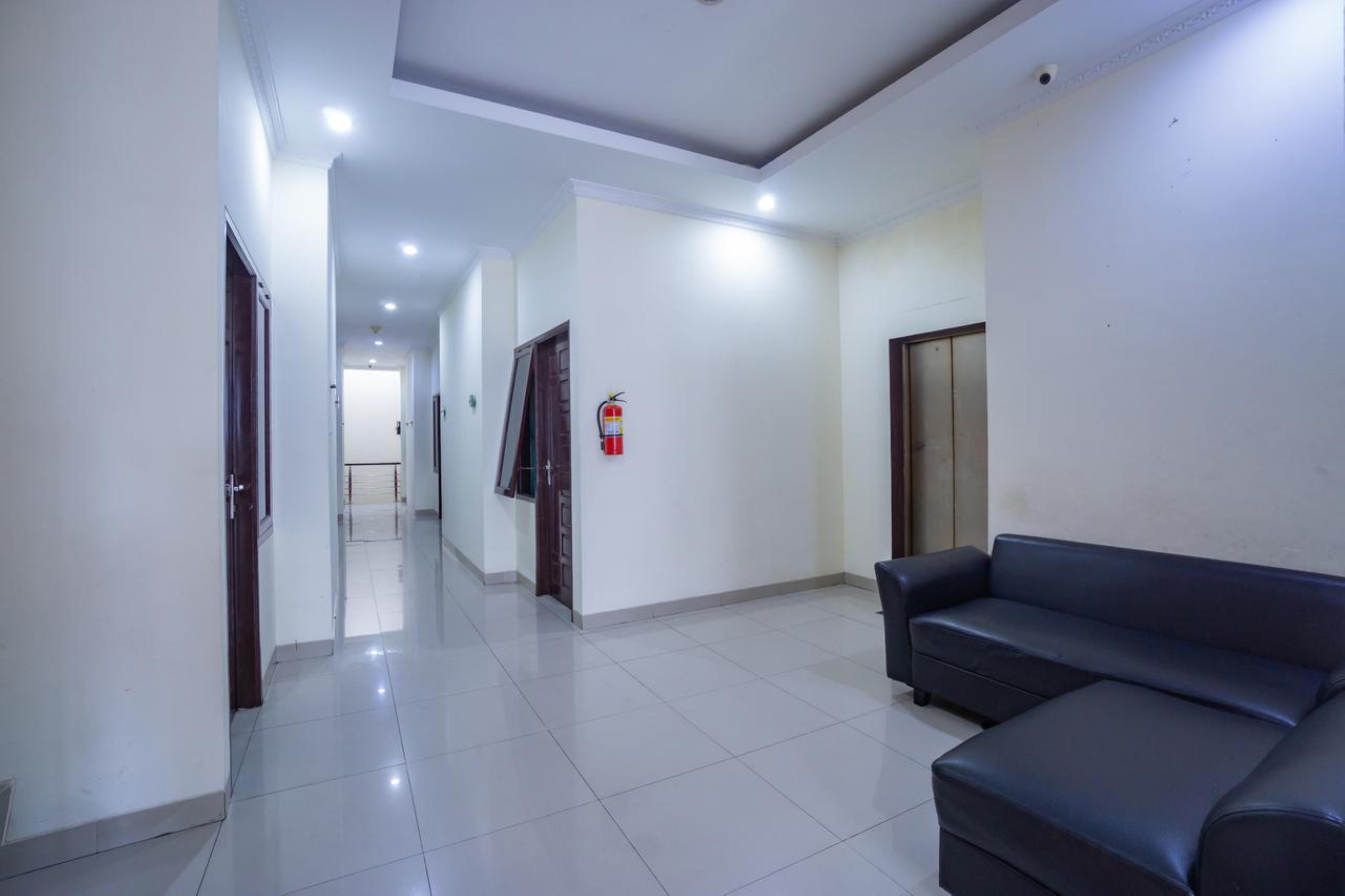 Hotel Oyo 2357 Syariah Grand Raudhah Jakarta Exterior foto
